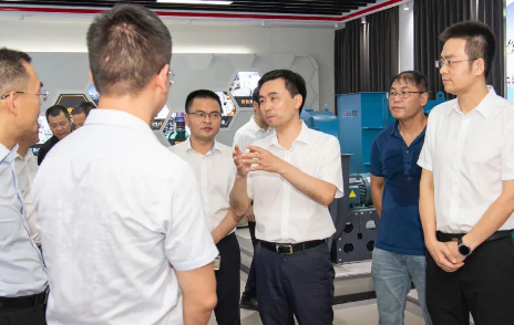 聚英環(huán)保：金進(jìn)富赴企業(yè)調(diào)研經(jīng)濟(jì)穩(wěn)進(jìn)提質(zhì)工作時(shí)強(qiáng)調(diào)：穩(wěn)生產(chǎn)強(qiáng)創(chuàng)新拓市場(chǎng) 為“兩個(gè)先行”打下堅(jiān)實(shí)基礎(chǔ)